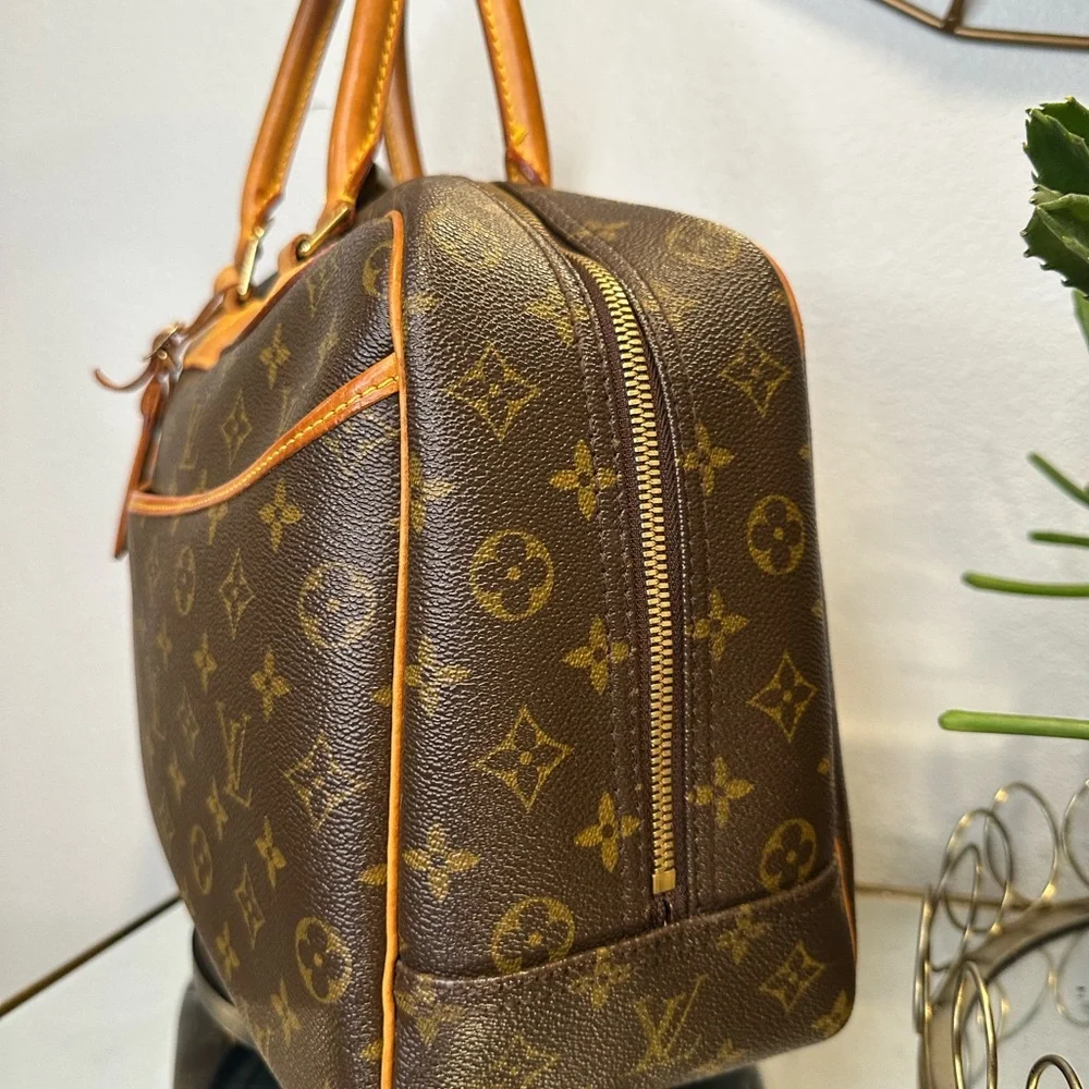 Louis Vuitton Deauville Handbag Monogram Canvas with 🔐 and bag tag. 🏷️ - Picture 5 of 13